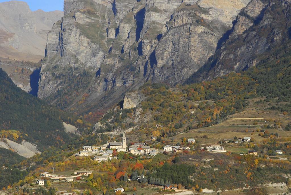 La Ferme De Beaute Bed & Breakfast Chateauroux-les-Alpes ภายนอก รูปภาพ